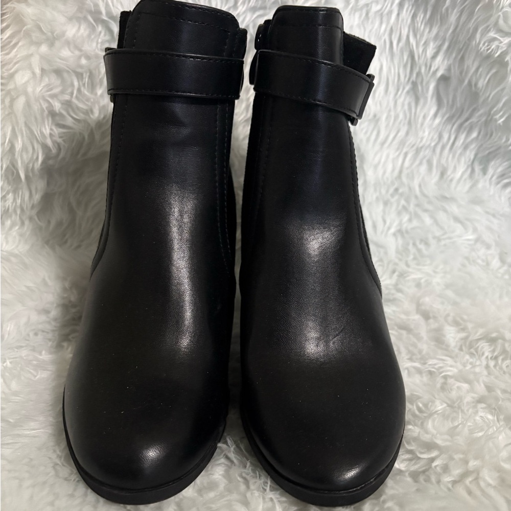 Chic Black Ankle Boots - Picture 7 of 7